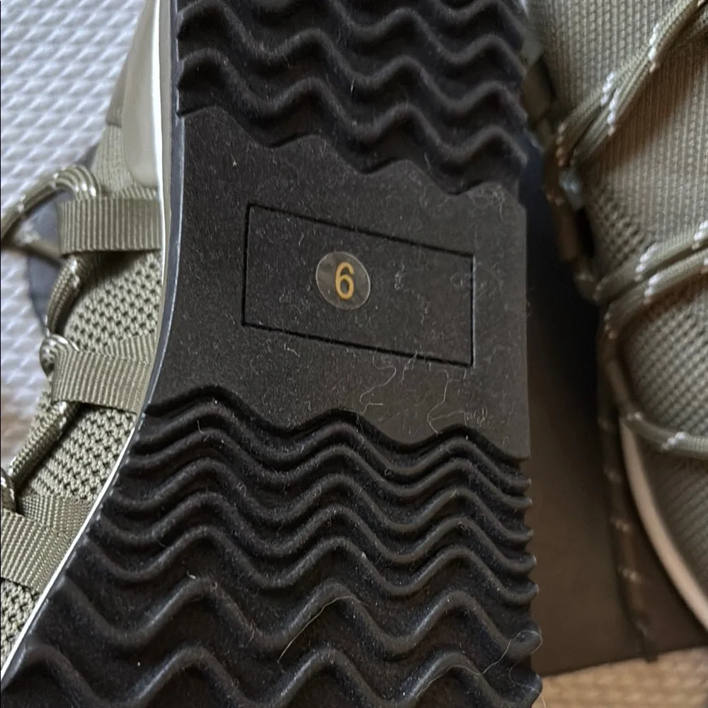 New Women's Olive Sneakers j slides 79 value - Picture 4 of 6